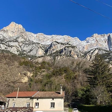 Entre La Montagne Et La Riviere Apartment Sinsat Екстериор снимка