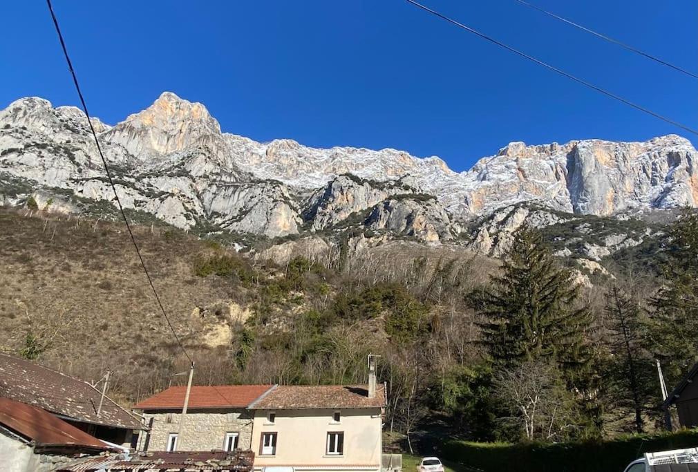 Entre La Montagne Et La Riviere Apartment Sinsat Екстериор снимка