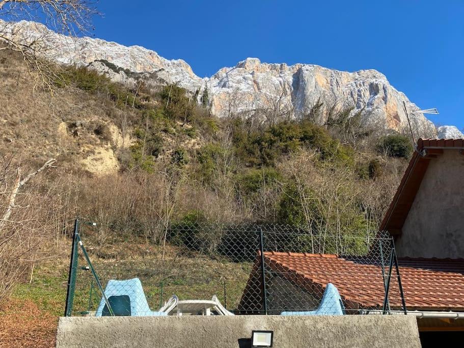 Entre La Montagne Et La Riviere Apartment Sinsat Екстериор снимка